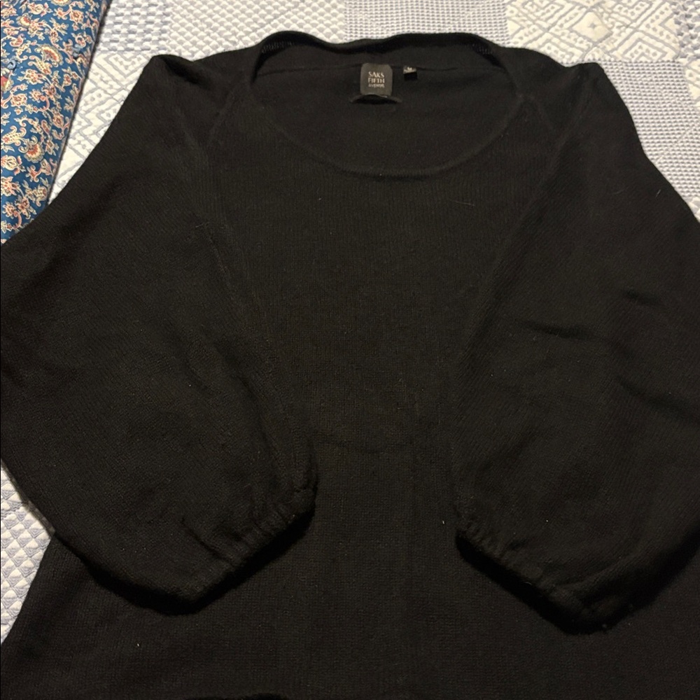 Saks Faith Avenue Elegant Black cashmere sweater